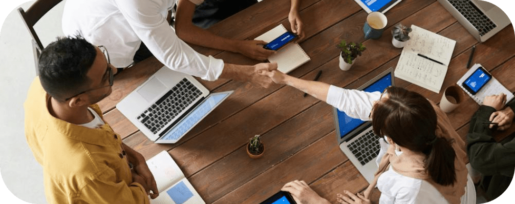 Image illustration personnes qui collaborent